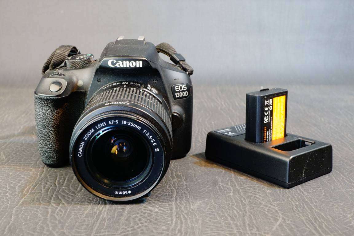 Canon EOS 1300D 18mp DSLR with a Canon 18-55mm lens **Great Condition**