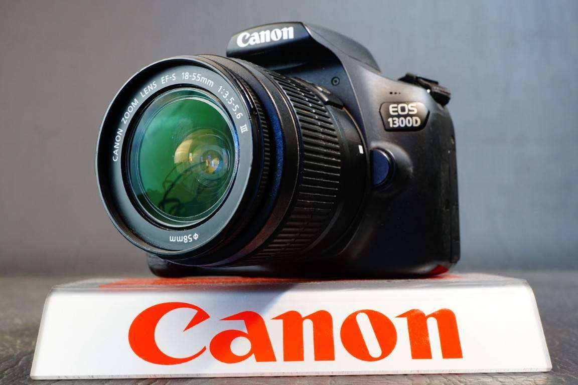 Canon EOS 1300D 18mp DSLR with a Canon 18-55mm lens **Great Condition**