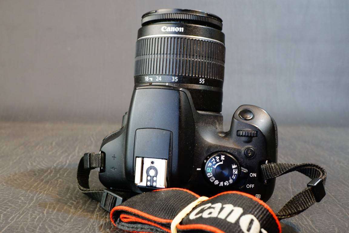 Canon EOS 1300D 18mp DSLR with a Canon 18-55mm lens **Great Condition**