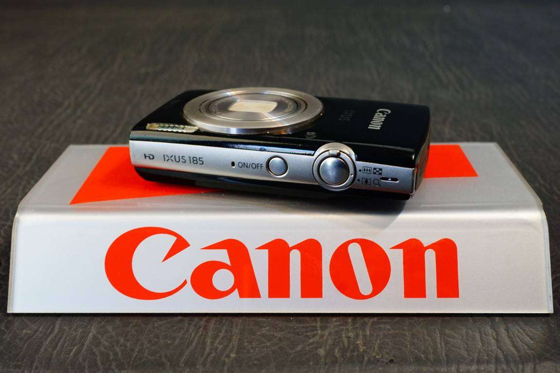 Canon IXUS 185 Compact Digital Camera 20MP 8X Optical Zoom **Good Condition**