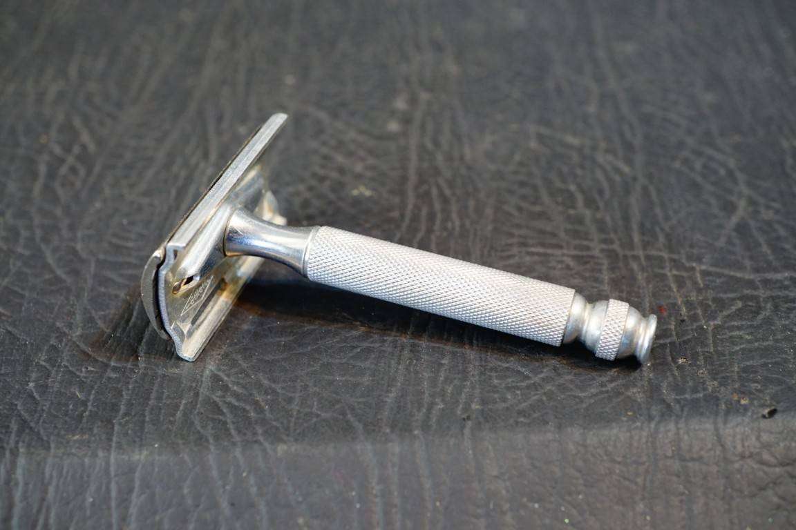 Vintage Gillette Double Sided Safety Razor with Steel Carry Case **Great Condition**