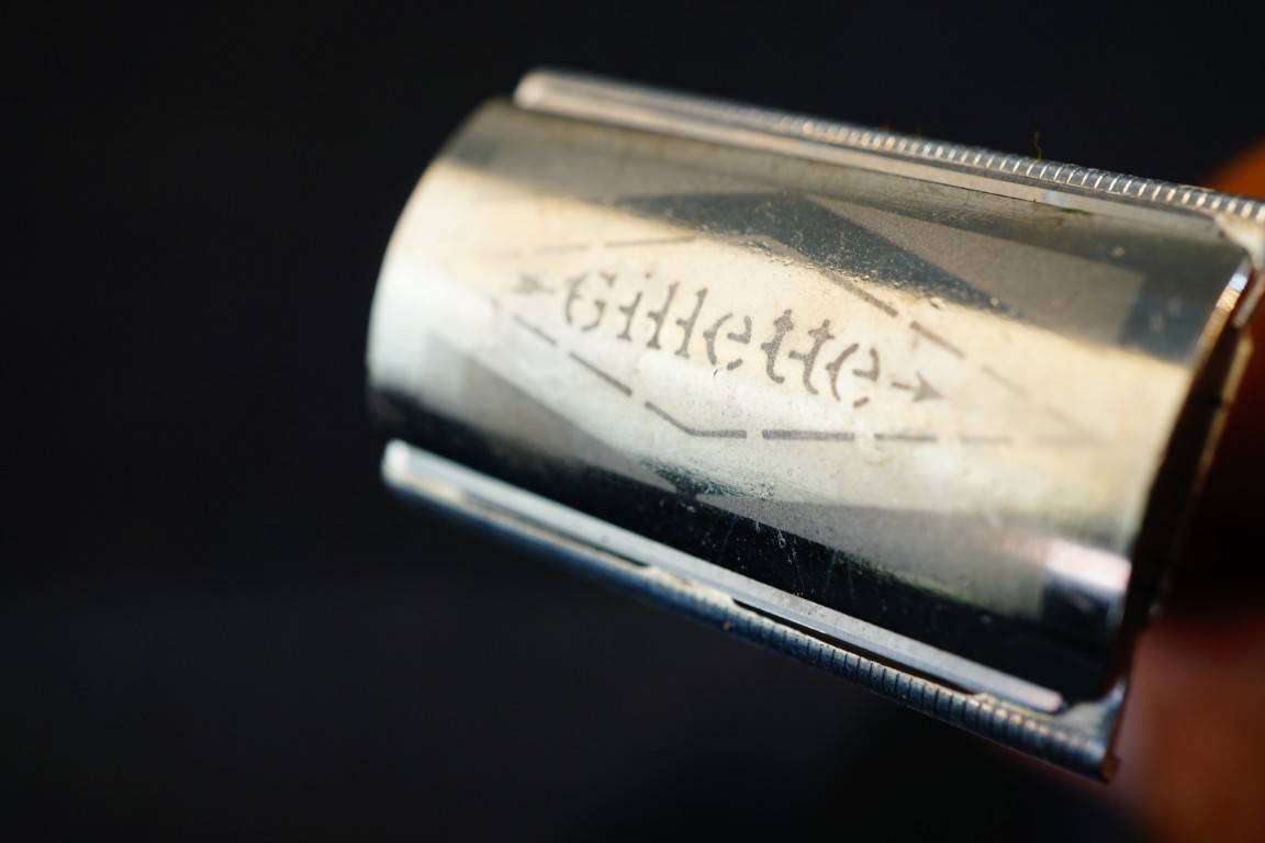Vintage Gillette Double Sided Safety Razor with Steel Carry Case **Great Condition**
