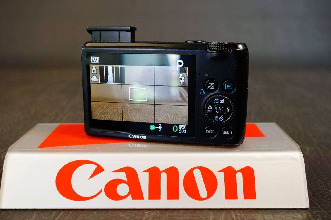 Canon PowerShot S95 10MP Compact Digital Camera with 3.8X Optical Zoom **Great Condition**