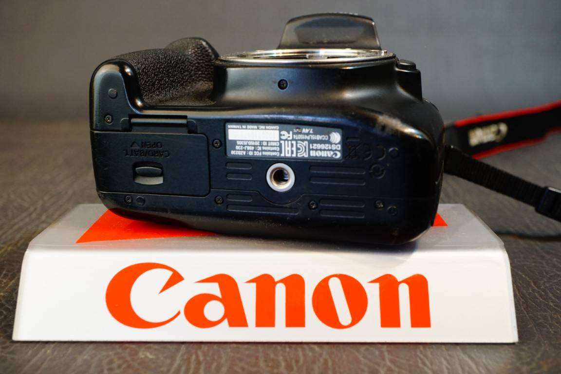 Canon EOS 1300D 18mp DSLR Body **Great Condition**