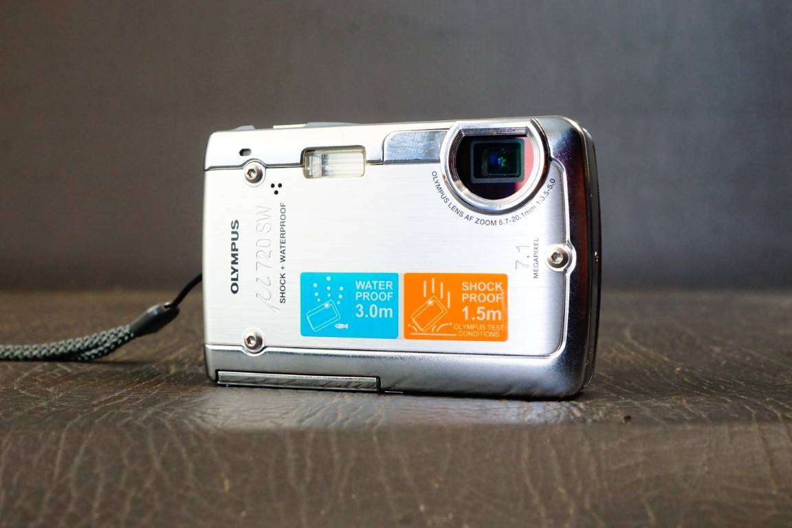Olympus Stylus 720SW 7.1 MP Digital Camera Shock Water Resistant **Great Condition**