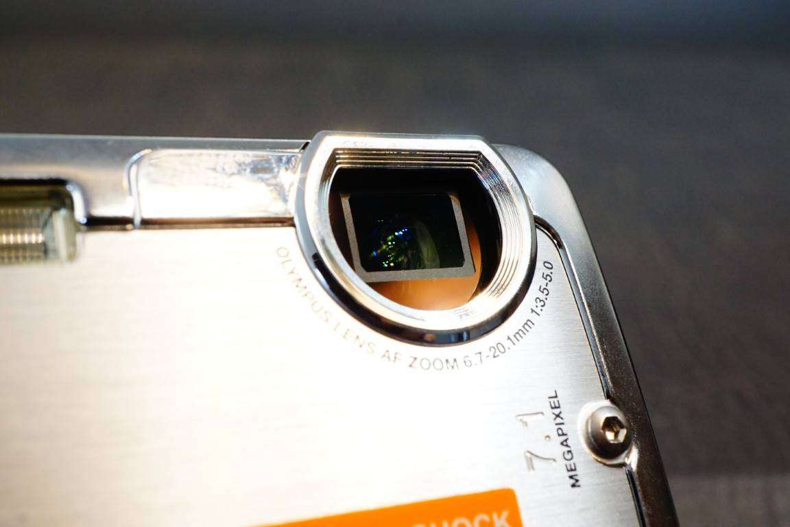 Olympus Stylus 720SW 7.1 MP Digital Camera Shock Water Resistant **Great Condition**