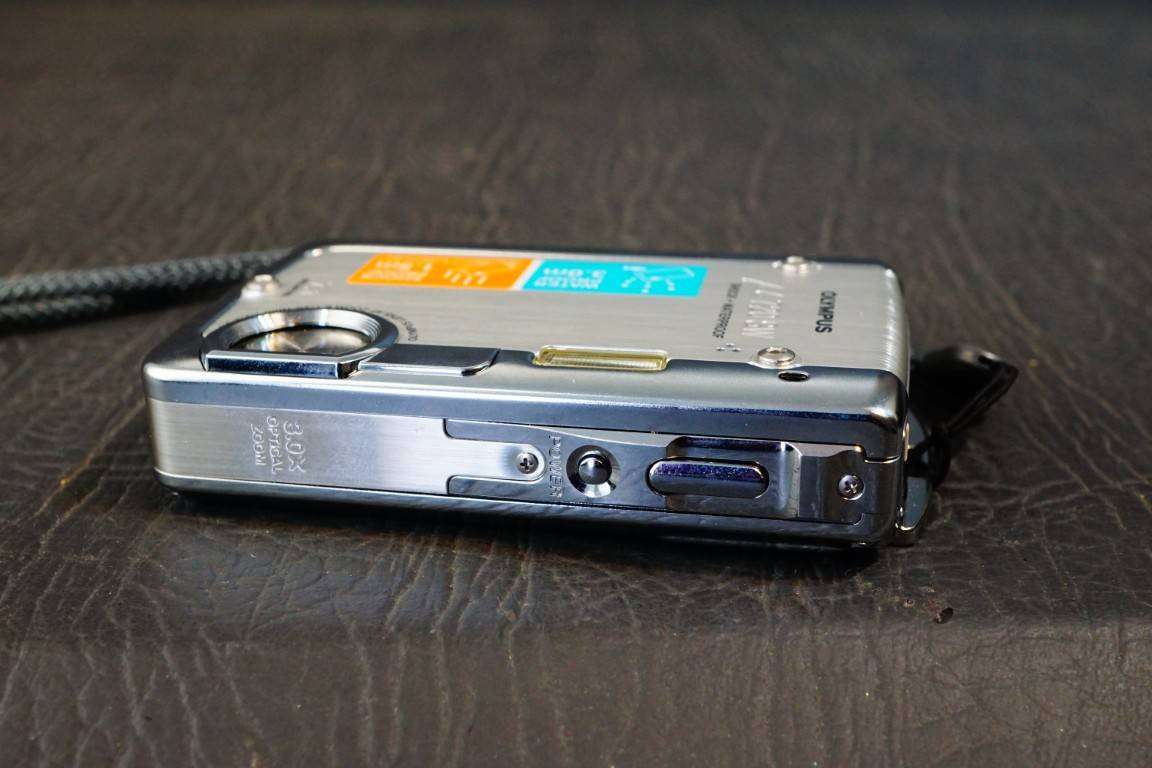 Olympus Stylus 720SW 7.1 MP Digital Camera Shock Water Resistant **Great Condition**