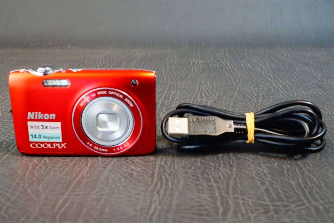 Nikon Coolpix S3100 14.0MP Red Compact Digital Camera with 5x Optical Zoom **Great Condition**