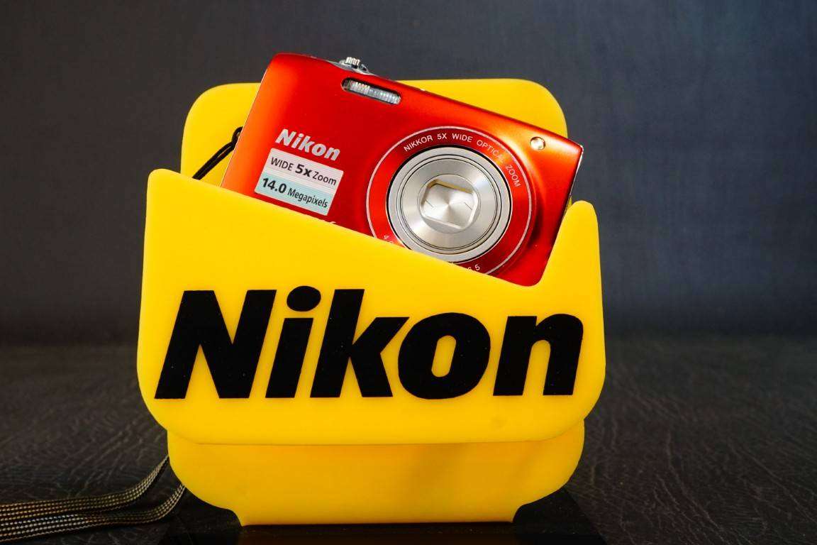 Nikon Coolpix S3100 14.0MP Red Compact Digital Camera with 5x Optical Zoom **Great Condition**