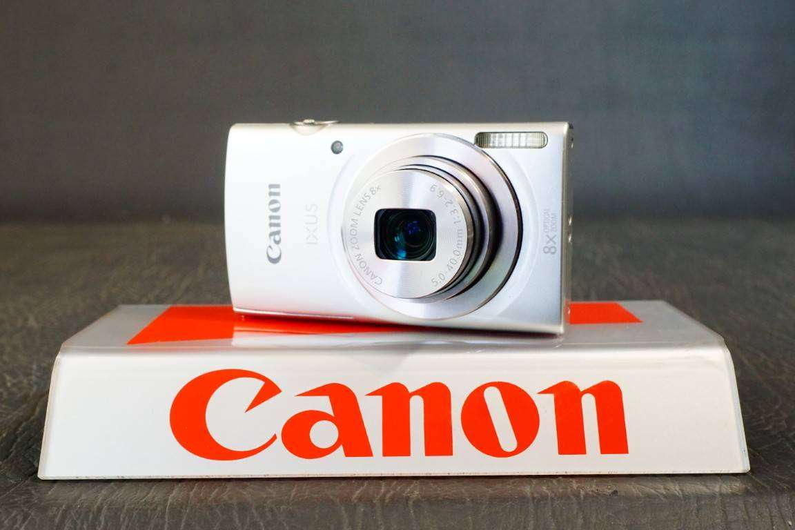 Canon IXUS 185 Compact Digital Camera 20MP 8X Optical Zoom  **Good Condition**