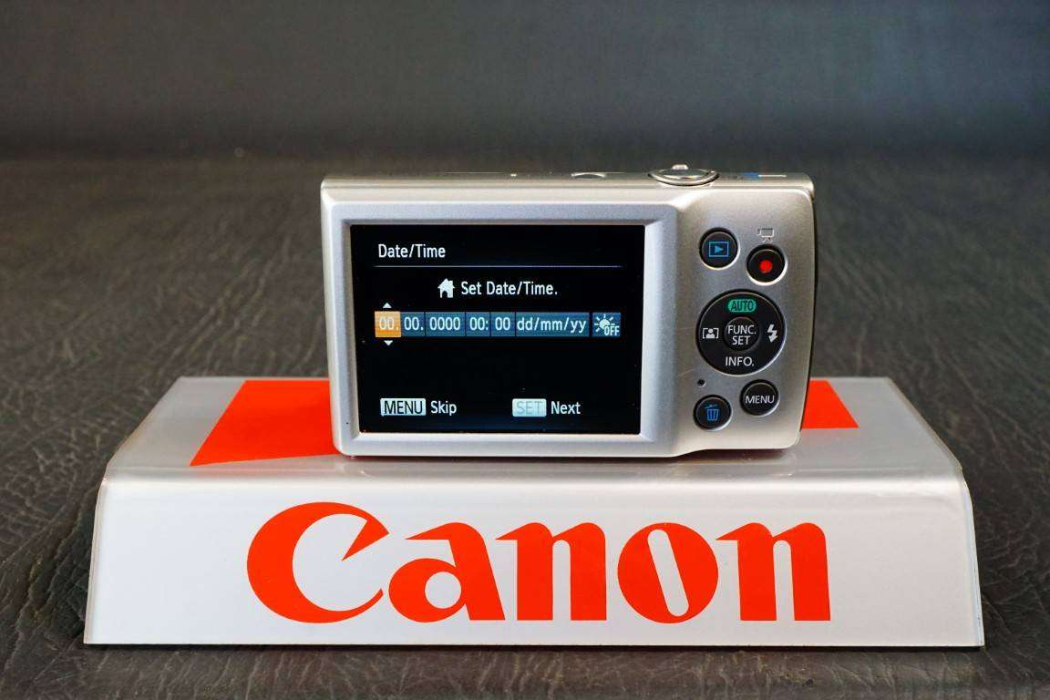 Canon IXUS 185 Compact Digital Camera 20MP 8X Optical Zoom  **Good Condition**