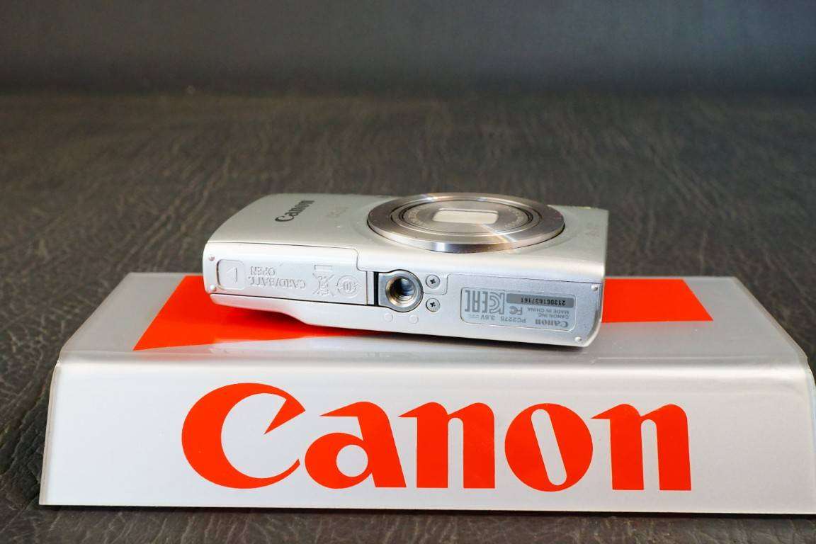 Canon IXUS 185 Compact Digital Camera 20MP 8X Optical Zoom  **Good Condition**