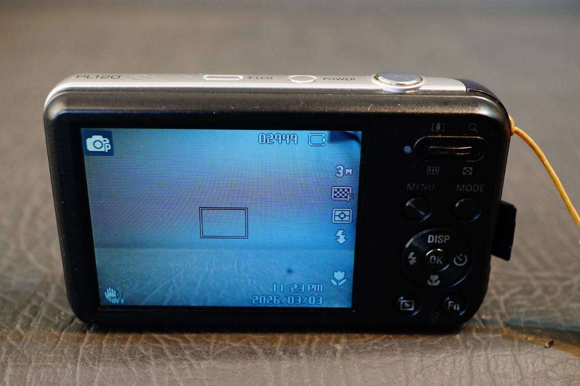 Samsung PL Series PL120 14.2MP Compact Digital Camera with Front Selfie Screen **Good Condition**