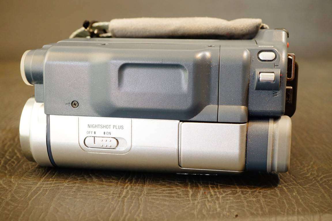 Sony CCD-TRV265E Hi8 Tape Video Camera HANDYCAM Camcorder **Great Condition**