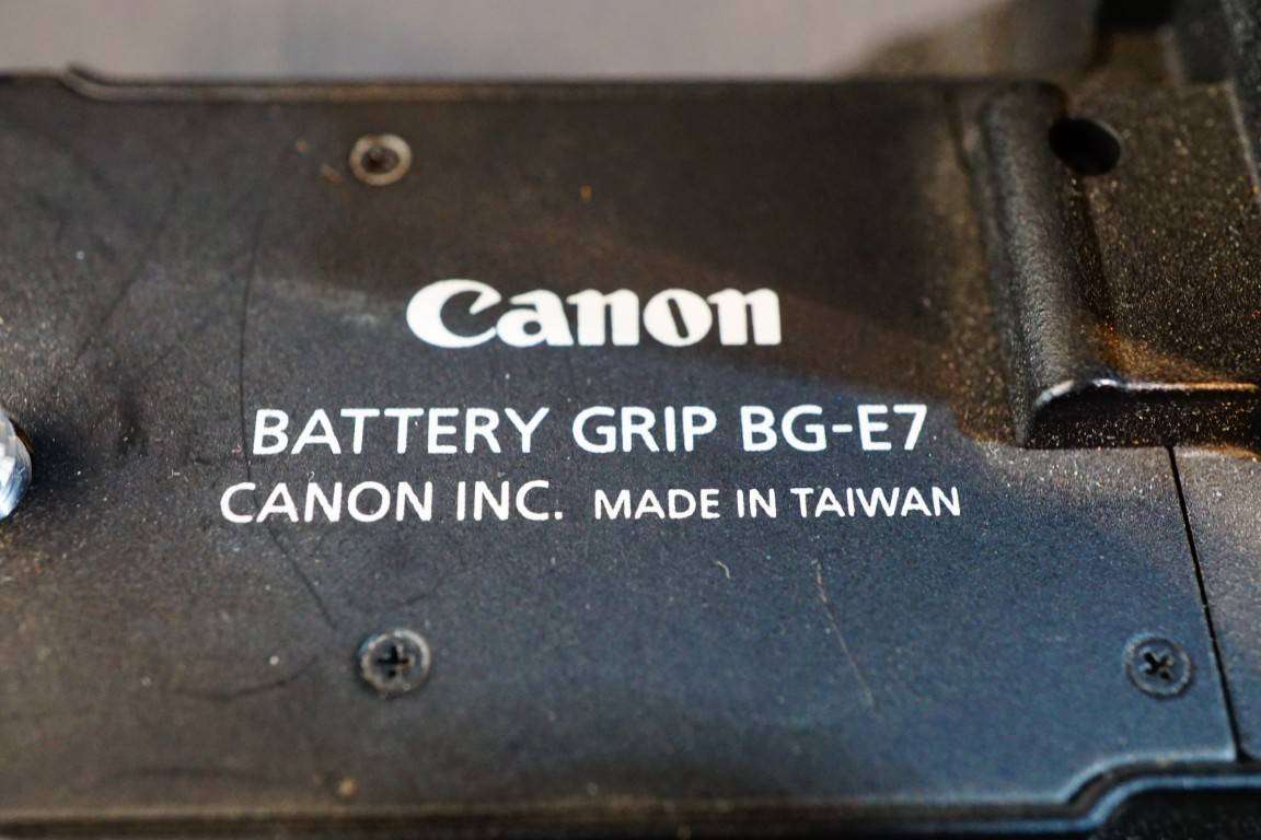 Canon BG-E7 Battery Grip for Canon EOS 7D Cameras **Great Condition**