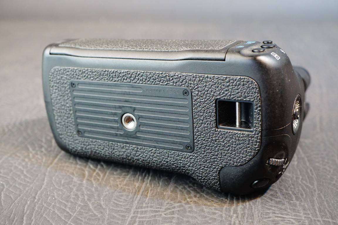 Canon BG-E7 Battery Grip for Canon EOS 7D Cameras **Great Condition**