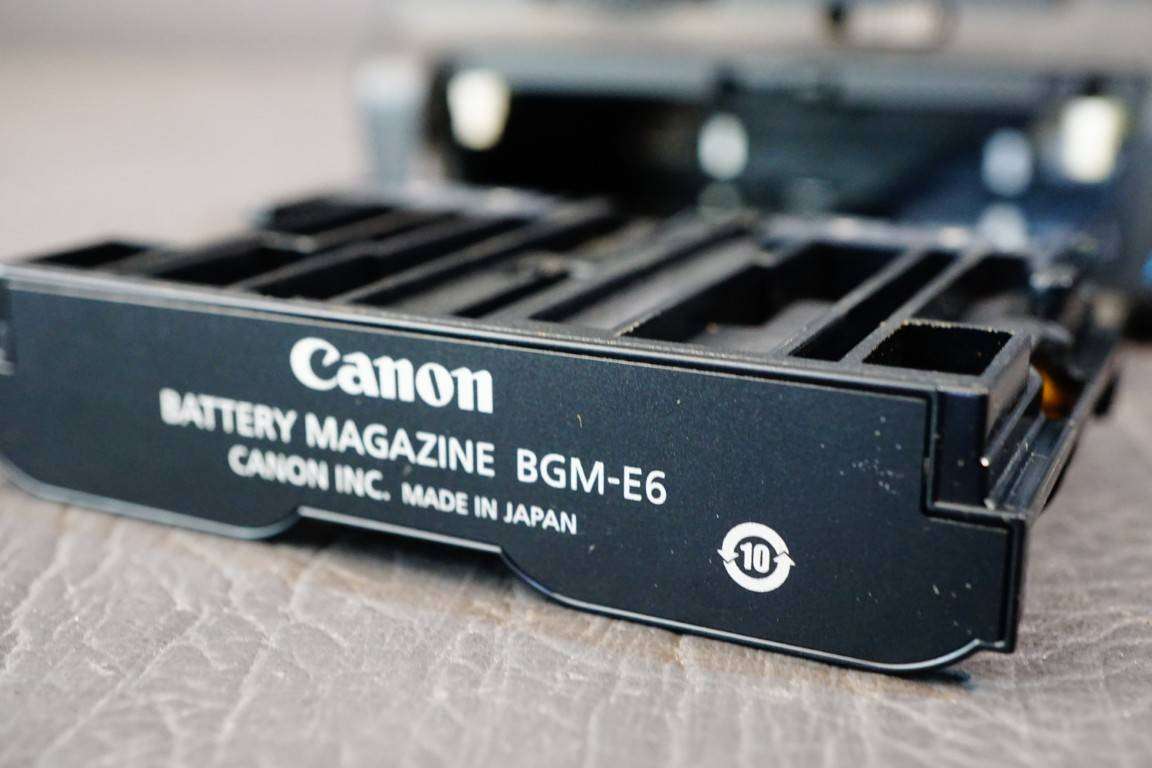 Canon BG-E7 Battery Grip for Canon EOS 7D Cameras **Great Condition**
