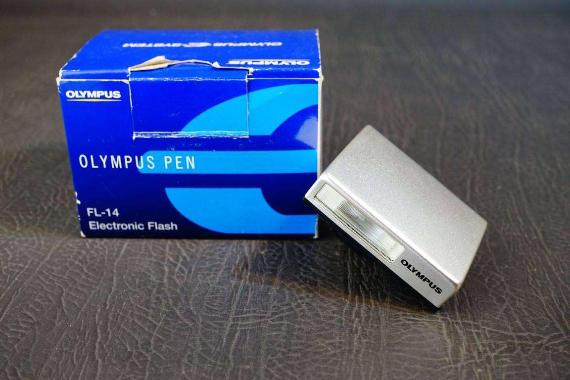 Olympus FL-14 Electronic Flash Shoe Mount TTL For Olympus Digital Cameras **Excellent Condition**