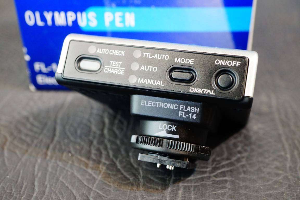 Olympus FL-14 Electronic Flash Shoe Mount TTL For Olympus Digital Cameras **Excellent Condition**