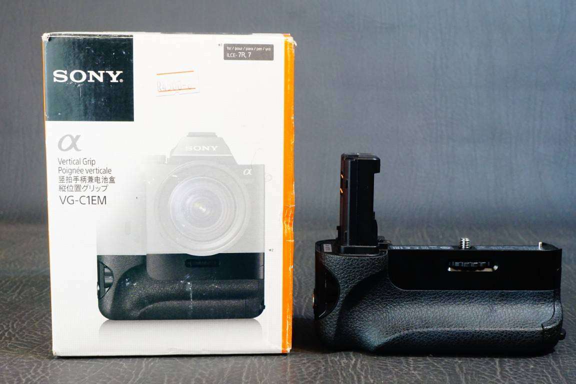 Sony VG-C1EM Vertical Battery Grip for Alpha a7, a7R, a7S Cameras **Great Condition**