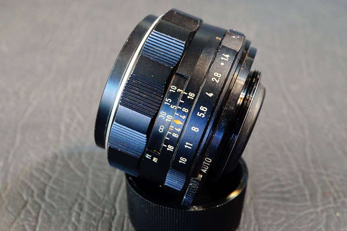 Asahi Pentax Super Takumar 50mm F1.4 Lens in M42 Screw Mount **Good Condition**