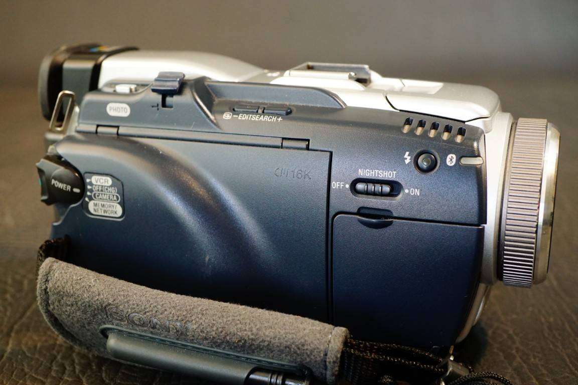 Sony Handycam Camcorder DCR-TRV80E MiniDv Mini Dv Camera  **Great Condition**