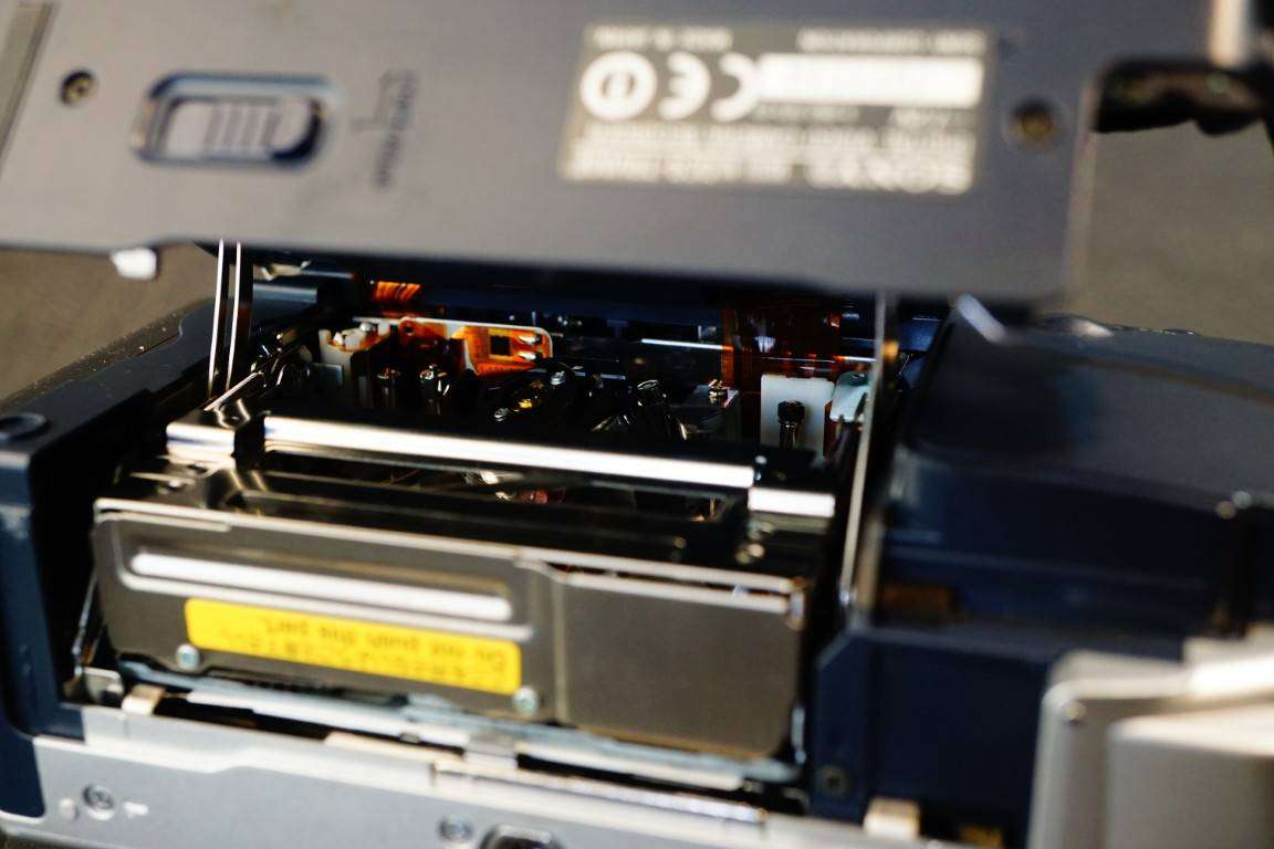 Sony Handycam Camcorder DCR-TRV80E MiniDv Mini Dv Camera  **Great Condition**