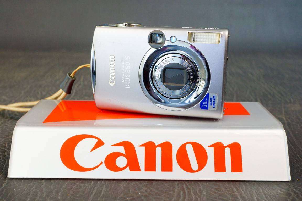 Canon PowerShot Digital ELPH SD800 IS / Digital IXUS 850 IS 7.1MP Digital Camera **Great Condition**