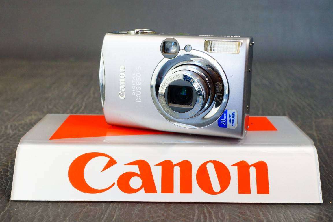 Canon PowerShot Digital ELPH SD800 IS / Digital IXUS 850 IS 7.1MP Digital Camera **Great Condition**