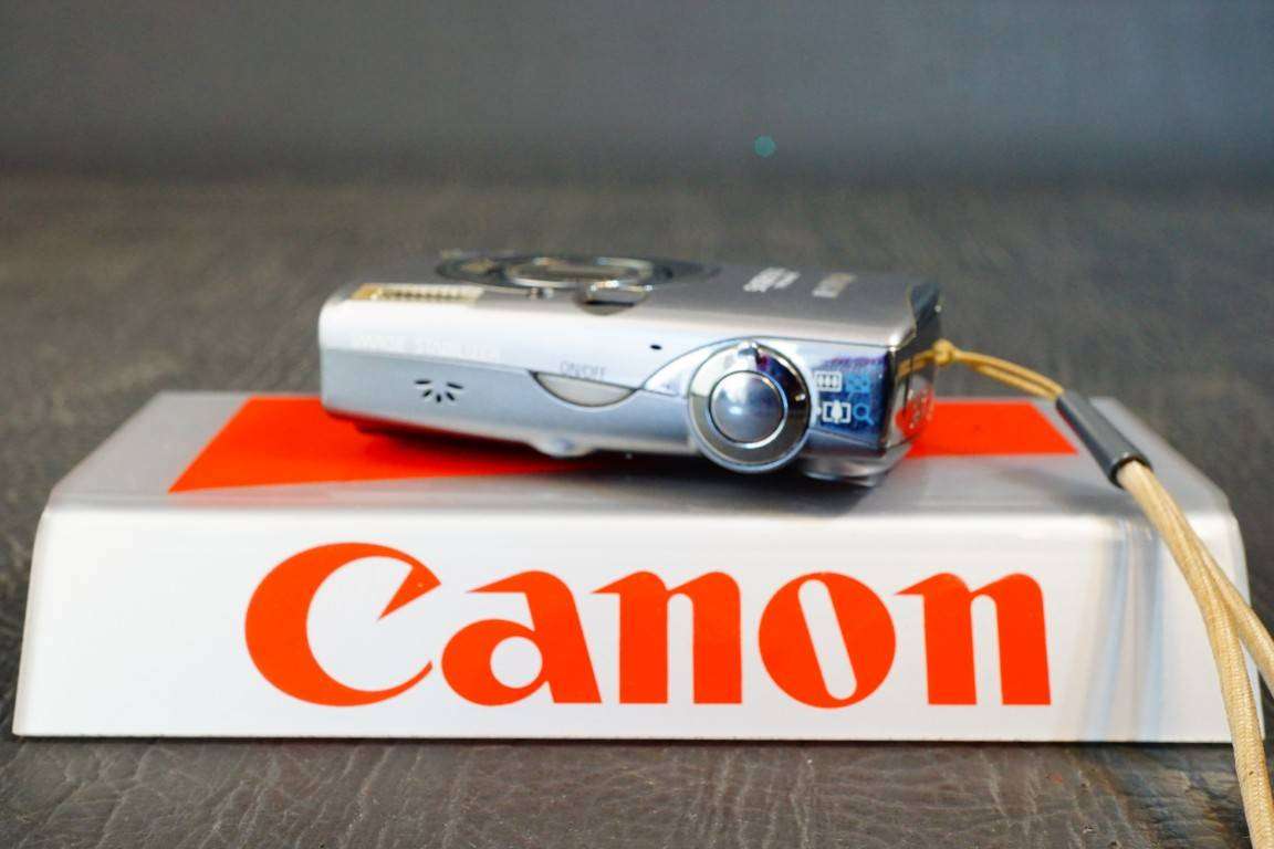 Canon PowerShot Digital ELPH SD800 IS / Digital IXUS 850 IS 7.1MP Digital Camera **Great Condition**