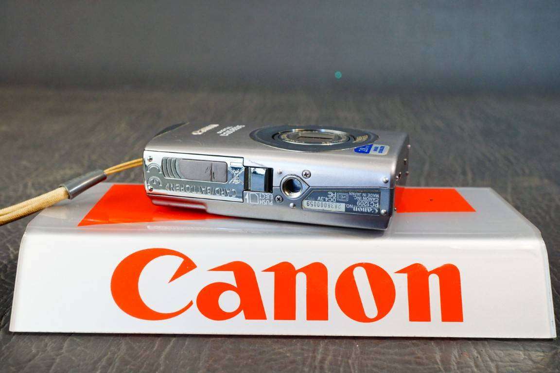 Canon PowerShot Digital ELPH SD800 IS / Digital IXUS 850 IS 7.1MP Digital Camera **Great Condition**
