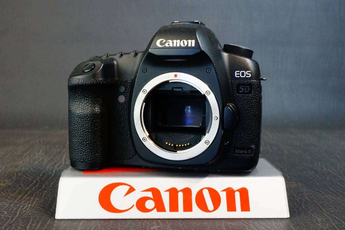 Canon EOS 5D Mark II 21.1MP Digital SLR Body with Full Frame Sensor **Great Condition**