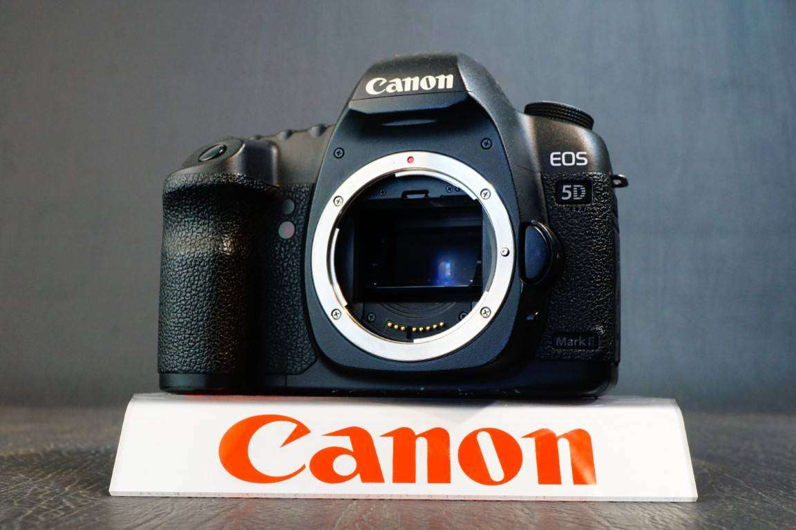 Canon EOS 5D Mark II 21.1MP Digital SLR Body with Full Frame Sensor **Great Condition**