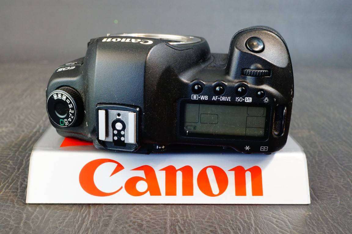 Canon EOS 5D Mark II 21.1MP Digital SLR Body with Full Frame Sensor **Great Condition**