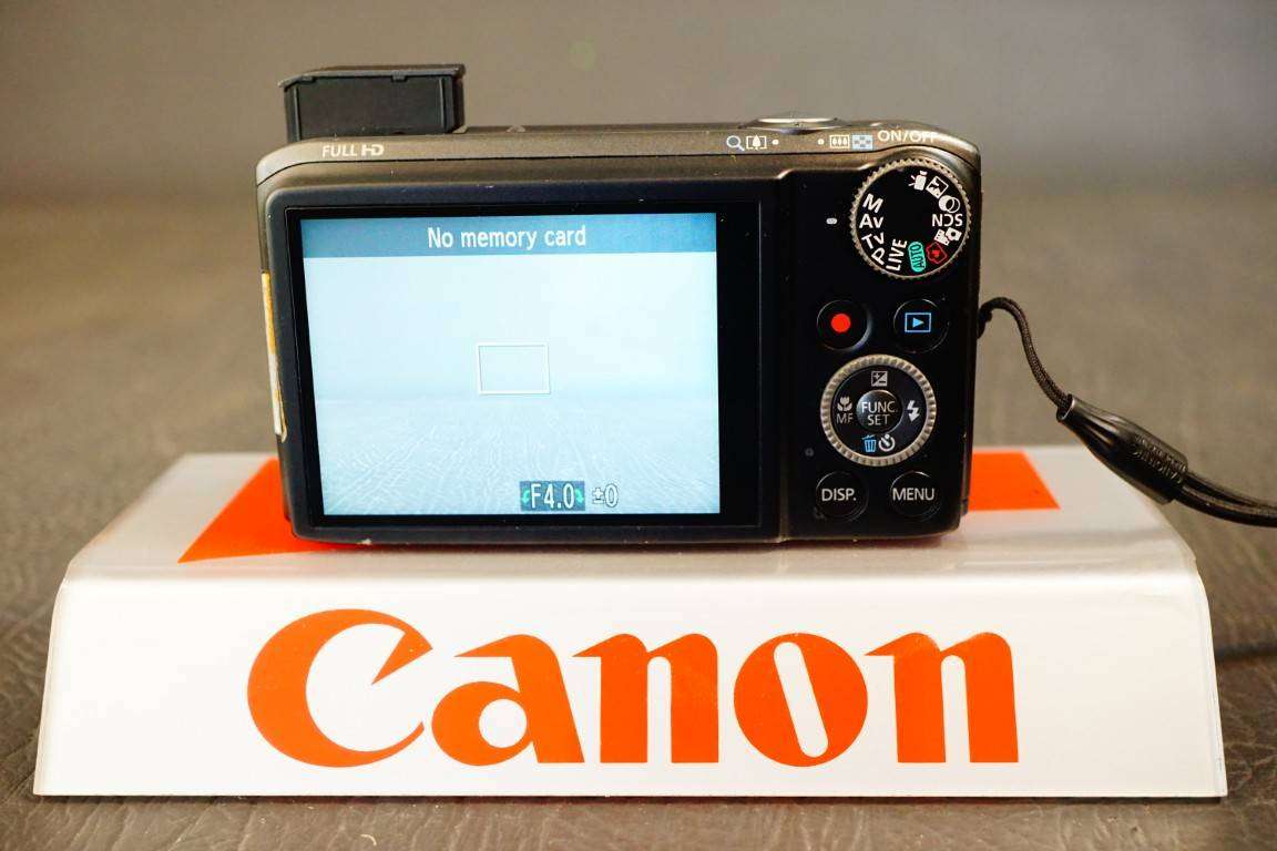 Canon PowerShot SX260 HS 12.1MP Compact Digital Camera with 20x Zoom **Great Condition**