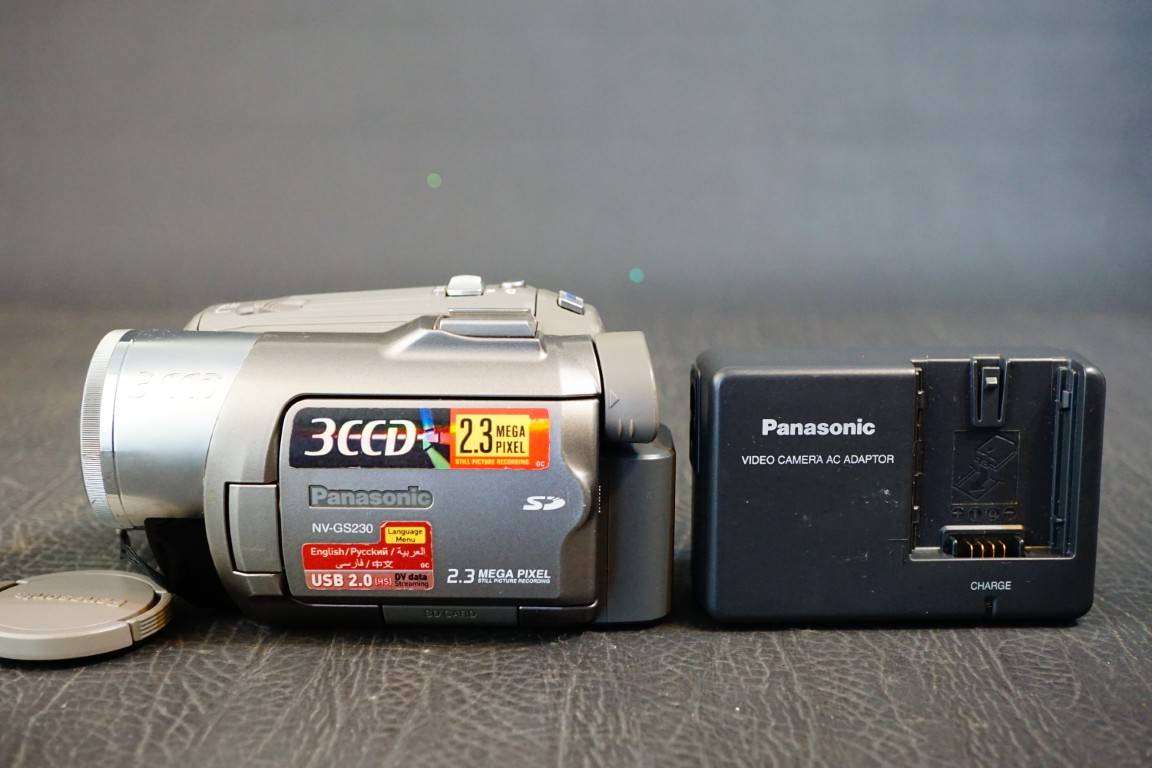 Panasonic NV-GS230 MiniDV Video Camcorder 3CCD 2.3MP 10x Optical Zoom  **Great Condition**