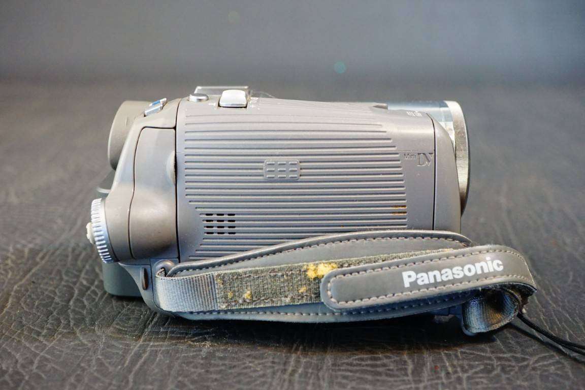 Panasonic NV-GS230 MiniDV Video Camcorder 3CCD 2.3MP 10x Optical Zoom  **Great Condition**