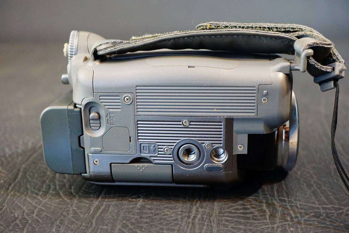 Panasonic NV-GS230 MiniDV Video Camcorder 3CCD 2.3MP 10x Optical Zoom  **Great Condition**
