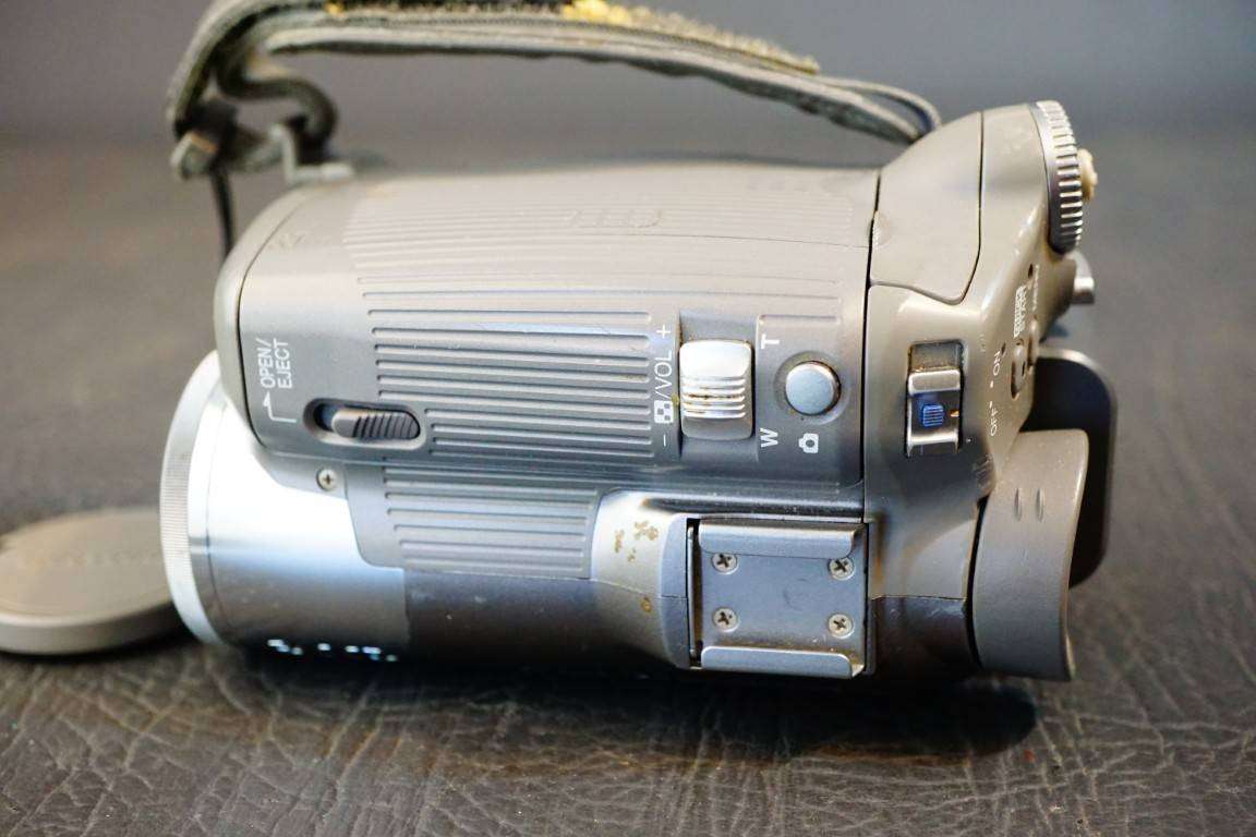 Panasonic NV-GS230 MiniDV Video Camcorder 3CCD 2.3MP 10x Optical Zoom  **Great Condition**