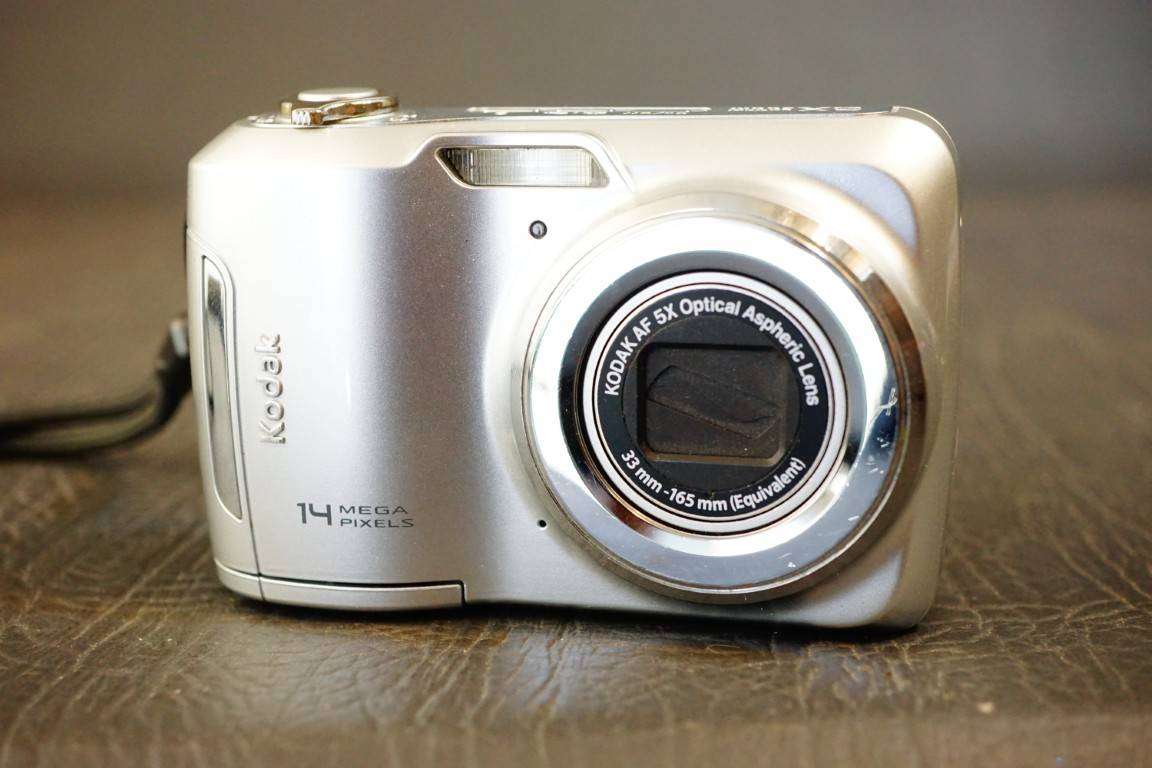 Kodak EasyShare C195 14MP 5x Optical Zoom Compact Digital Camera uses AA batteries **Good Condition*