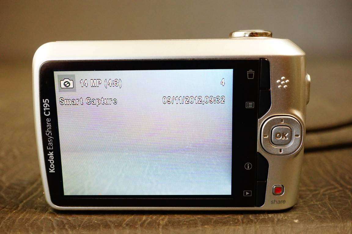 Kodak EasyShare C195 14MP 5x Optical Zoom Compact Digital Camera uses AA batteries **Good Condition*