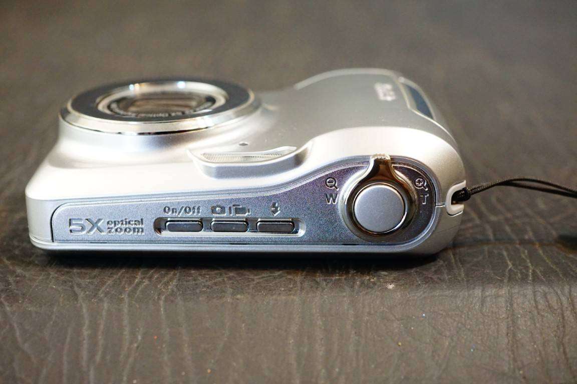 Kodak EasyShare C195 14MP 5x Optical Zoom Compact Digital Camera uses AA batteries **Good Condition*