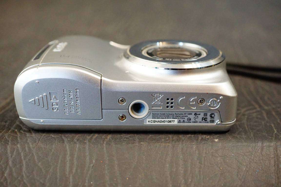 Kodak EasyShare C195 14MP 5x Optical Zoom Compact Digital Camera uses AA batteries **Good Condition*