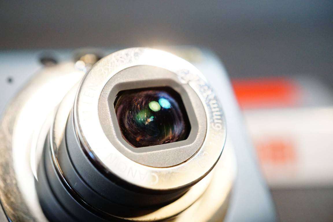 Canon PowerShot SD1200 IS/IXUS 95 IS 10.0MP Compact Digital Camera 5x Optical Zoom **Good Condition*