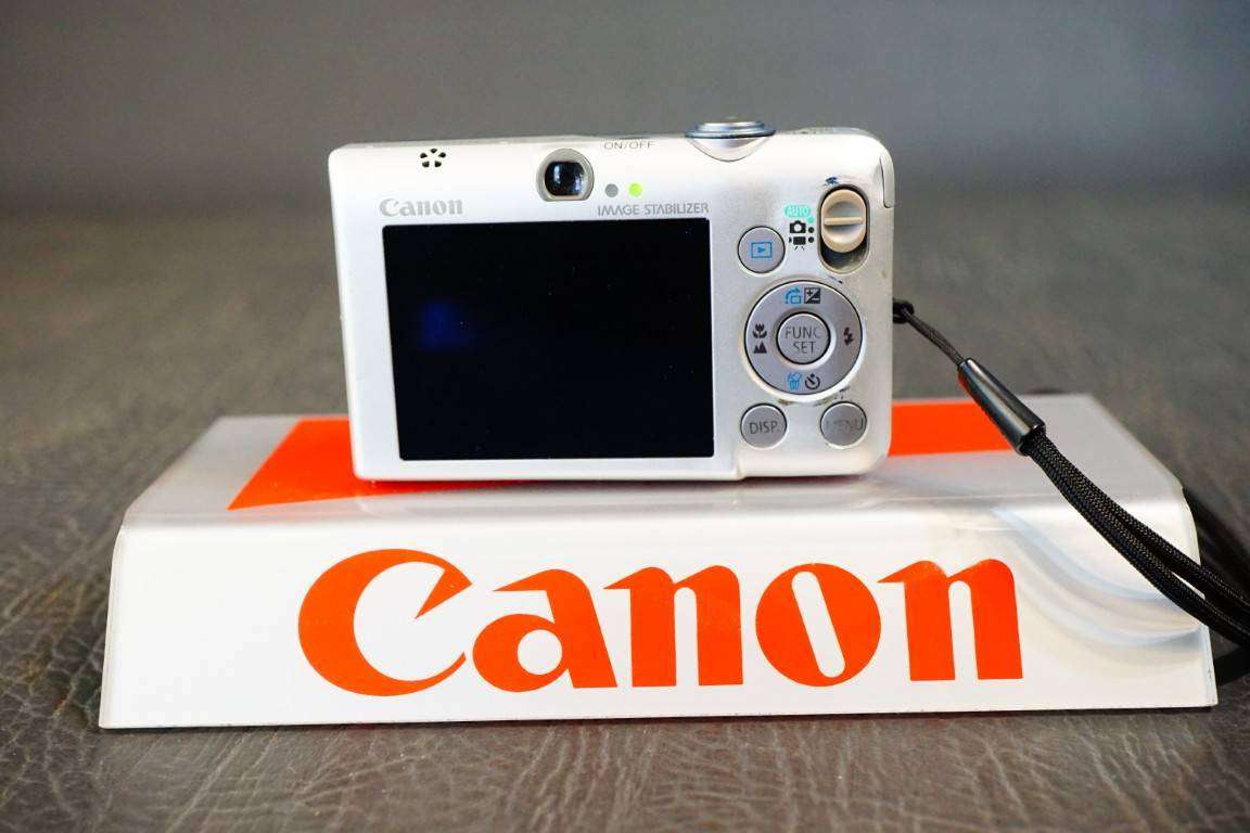 Canon PowerShot SD1200 IS/IXUS 95 IS 10.0MP Compact Digital Camera 5x Optical Zoom **Good Condition*