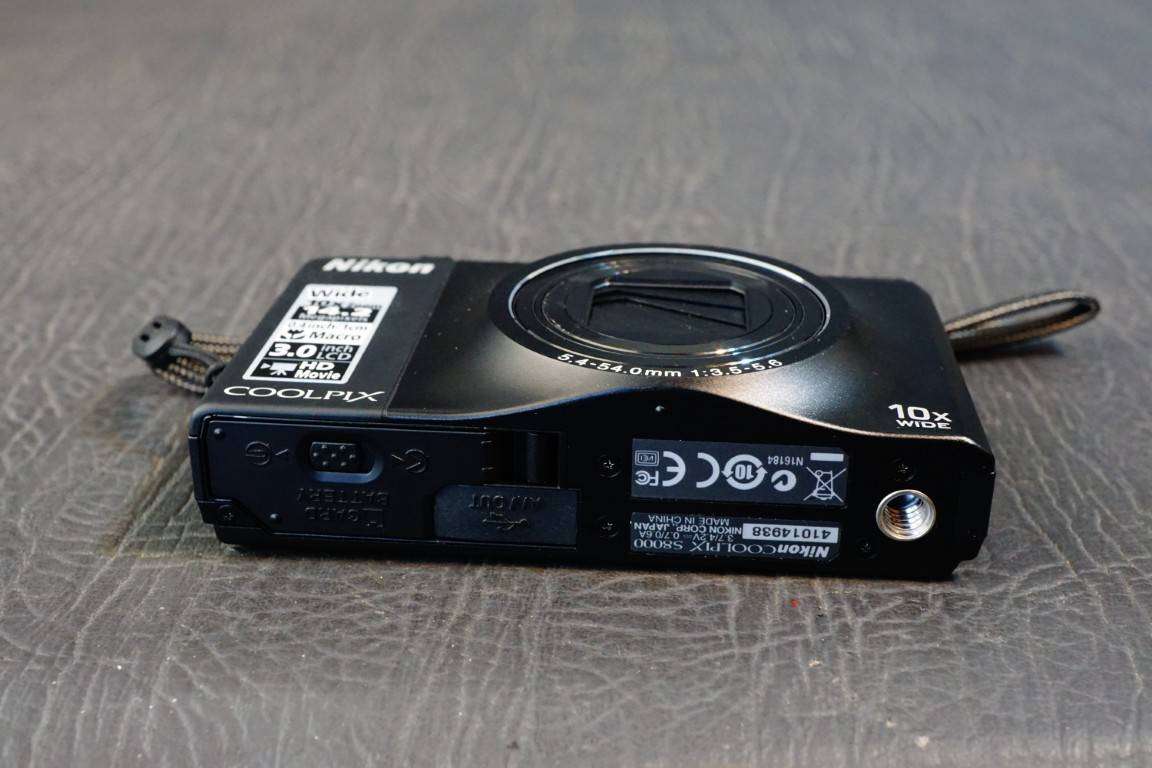 Nikon COOLPIX S8000 14.20MP 10x Optical Zoom Compact Digital Camera **Great Condition**