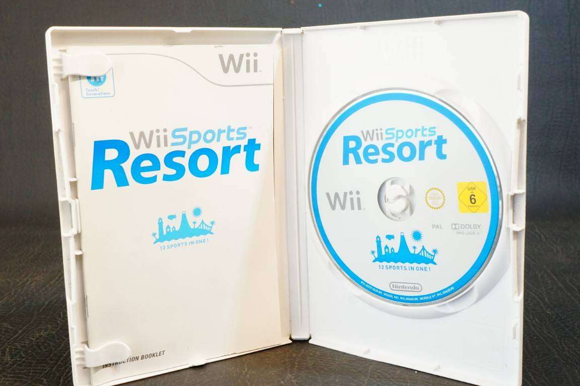Wii Sports Resort (Nintendo Wii, 2009) Complete with Manual