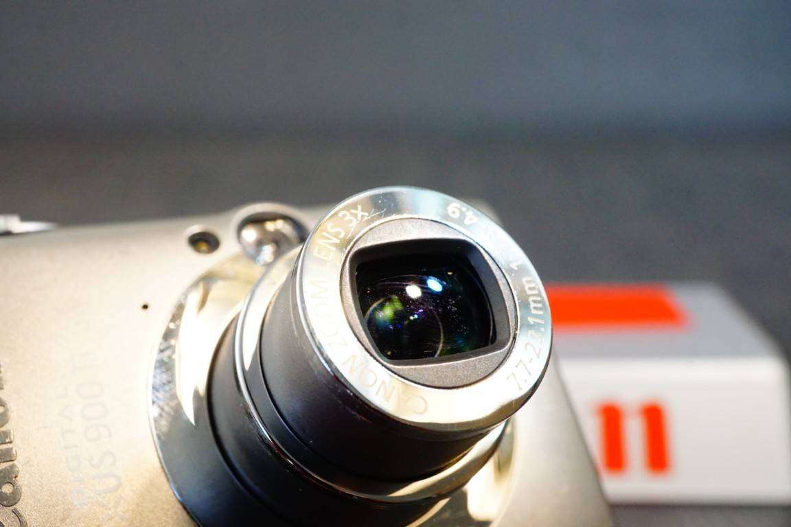 *Titanium Body* Canon Ixus 900 Ti 10MP Digital Compact Camera 3.8x IS Zoom + Original Packaging
