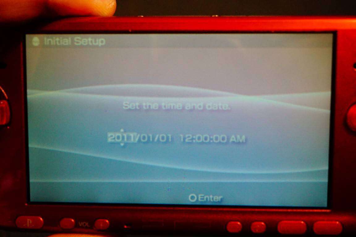 Radiant Red Sony PSP 3000 Handheld Console comes with Battery and Charger **Good Condition**