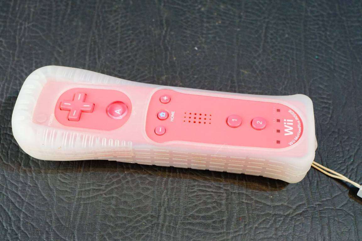 Nintendo Wii RVL-036 Motion Plus Pink Remote Controller OEM Original Tested **Great Condition**
